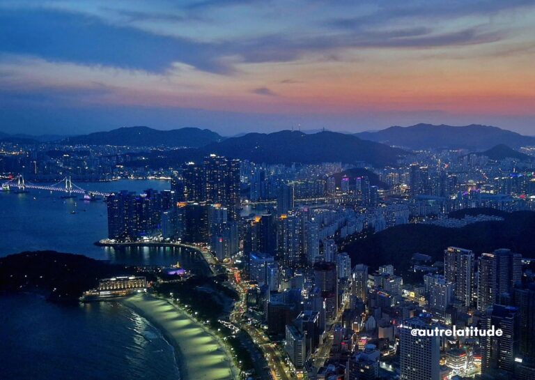 Vue nocturne de Busan depuis la tour Busan X The Sky, Corée du Sud